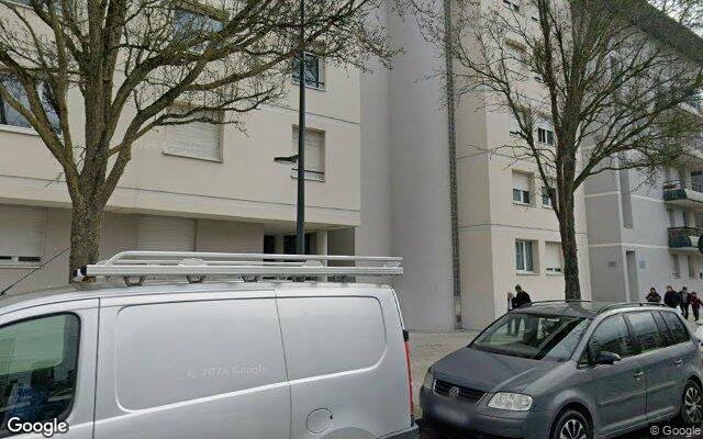 Façade : 27 avenue Yolande d'Aragon, Angers